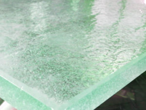 Dalle de verre sur sable